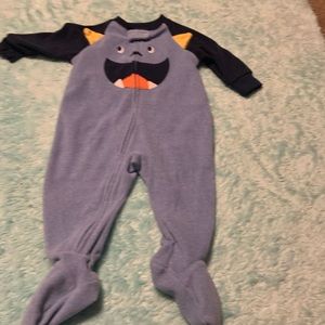 Boys fuzzy pajamas 6 months (4 items)